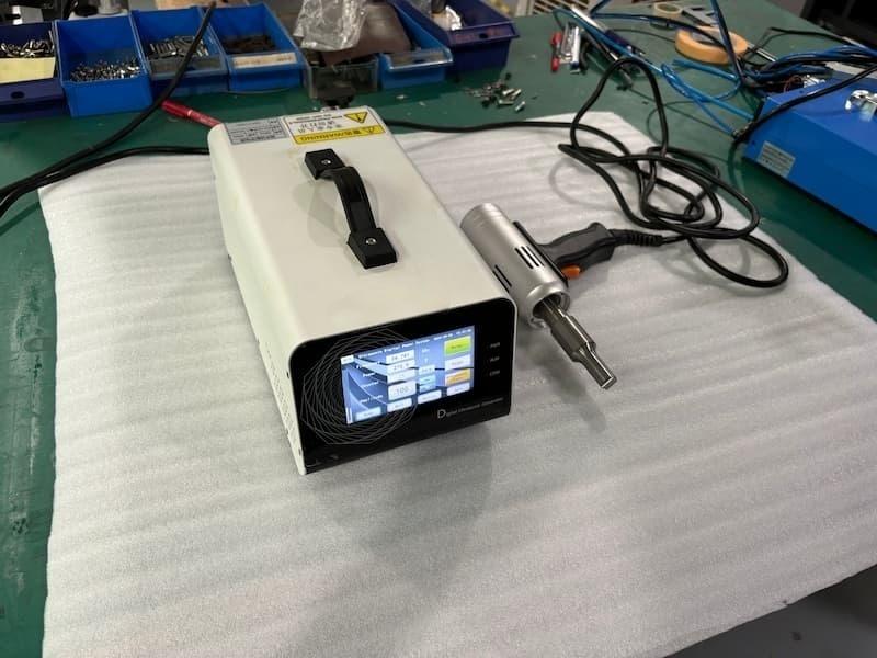 handheld-ultrasonic-welding-plastic-parts.jpg.jpg
