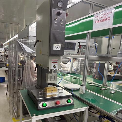 ultrasonic-plastic-welding-machine-working.jpg
