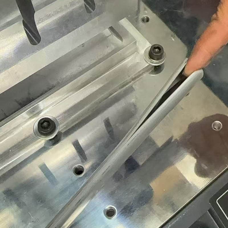 Plastic cracking caused by ultrasonic welding stress.jpg