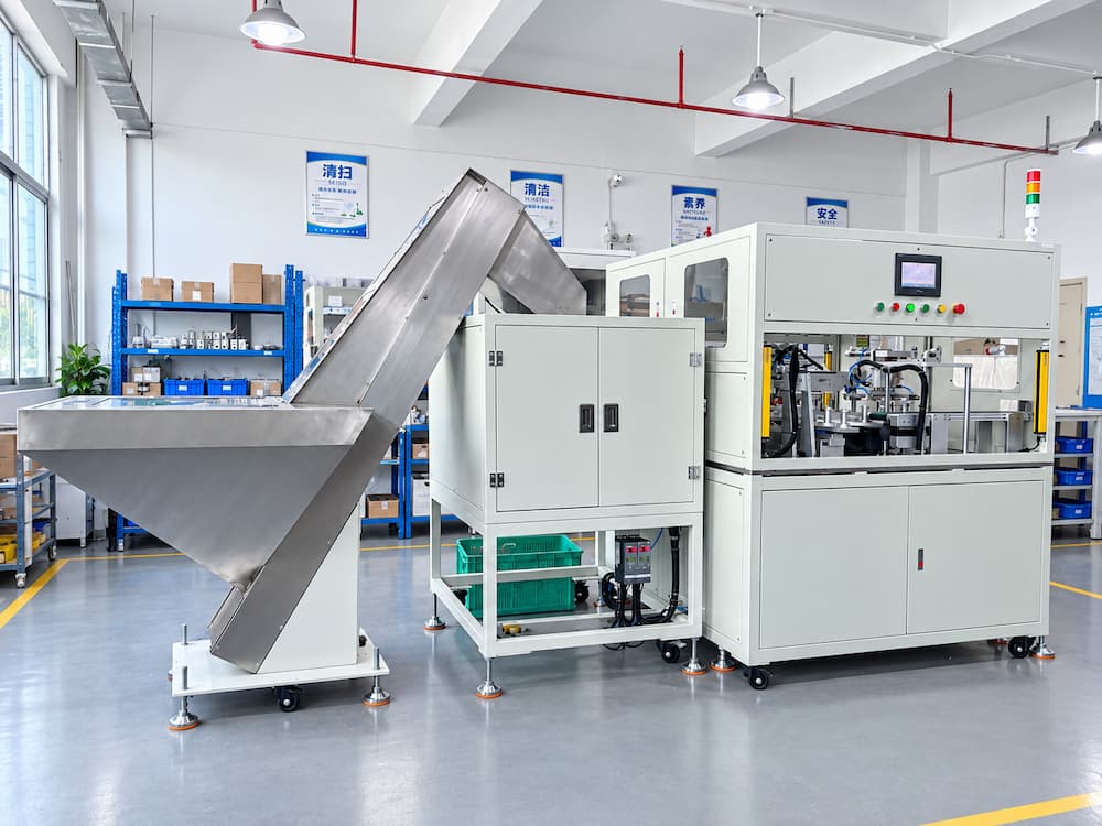 Automatic Sprue and Flash Trimming Machine Automatic sprue and flash trimming machine with rotary table
