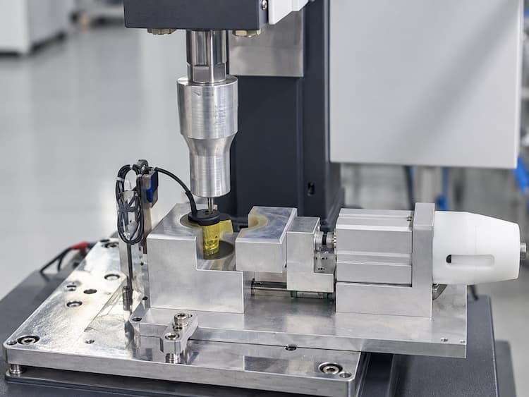 Custom Horn and Fixture for Servo Ultrasonic Welding Servo ultrasonic welding horn and custom aluminum fixture holding a plastic component
复制 ALT